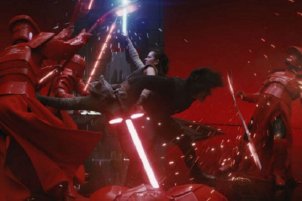 rey-kylo-ren-star-wars-last-jedi-fight-praetorian-guards